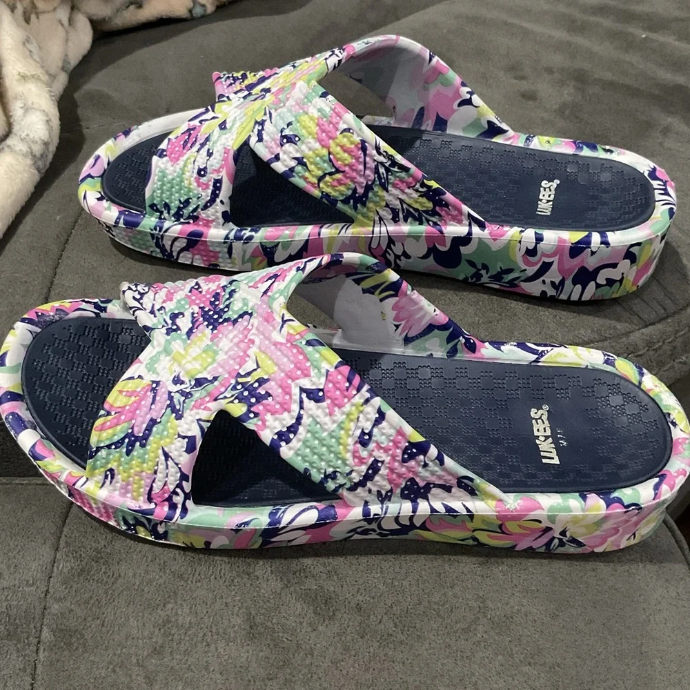 6. LUK-EES Women’s Spa Day Sandals by Muk Luks- size 39 (M 7-8), lightweight